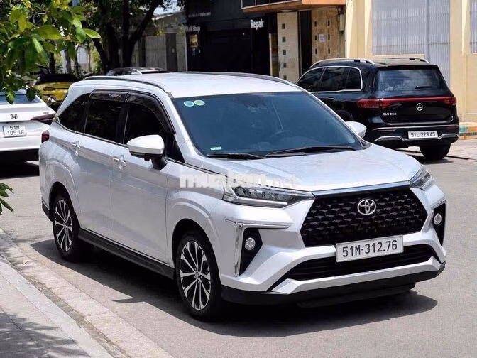 Kia Carnival 7 chỗ màu Đen