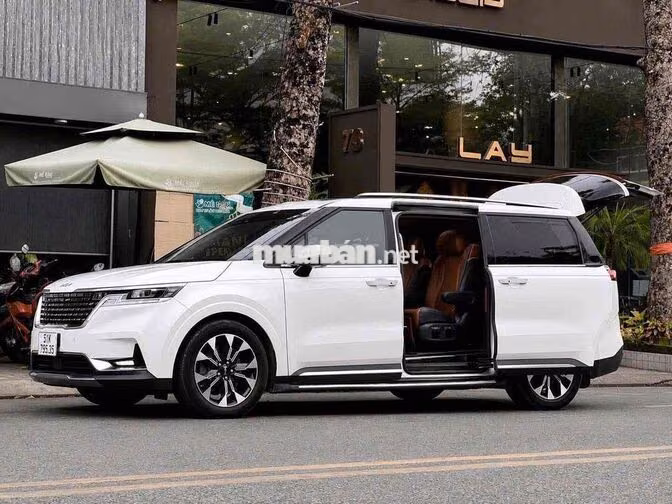 Kia Carnival 7 chỗ màu Đen