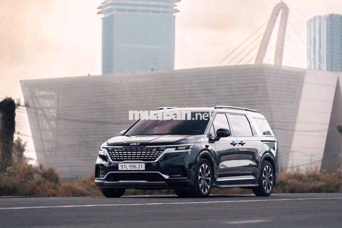 Kia Carnival 7 chỗ màu Đen