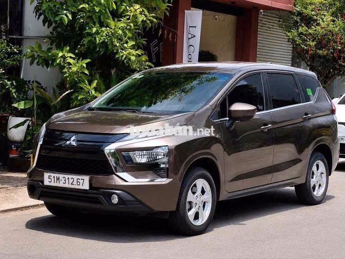 Kia Carnival 7 chỗ màu Đen