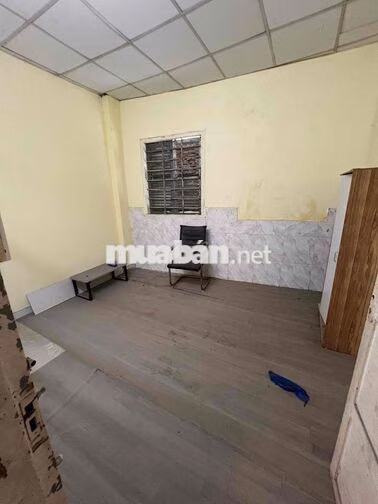 CHO THUÊ NGUYÊN LẦU 1 4x15 2pn  nhà trống có 1 tủ lạnh xài chung.