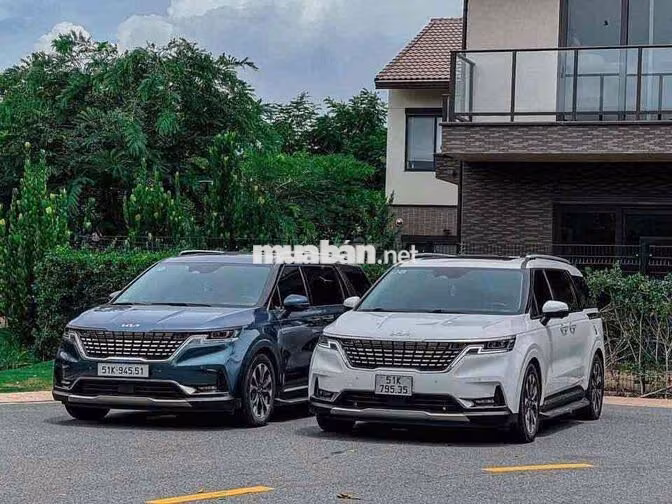 Kia Carnival 7 chỗ màu Đen