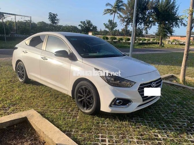 Hyundai Accent Trắng 5 chỗ