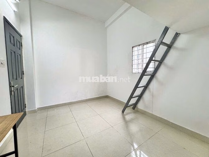 Phòng trọ sinh viên gác cao cửa sổ ngay công viên Hoàng Văn Thụ