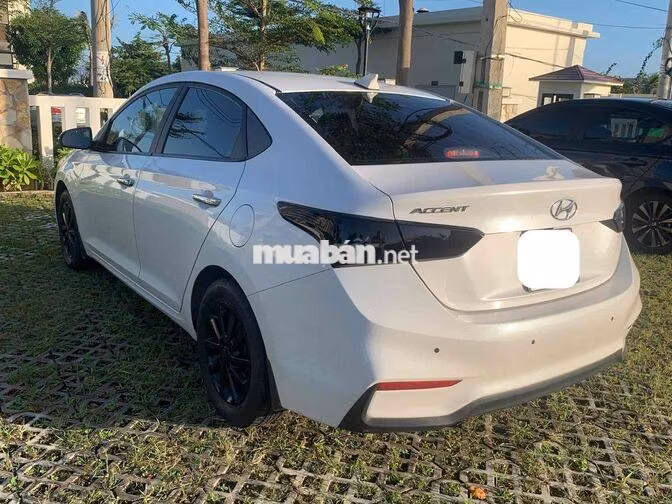 Hyundai Accent Trắng 5 chỗ