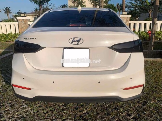 Hyundai Accent Trắng 5 chỗ