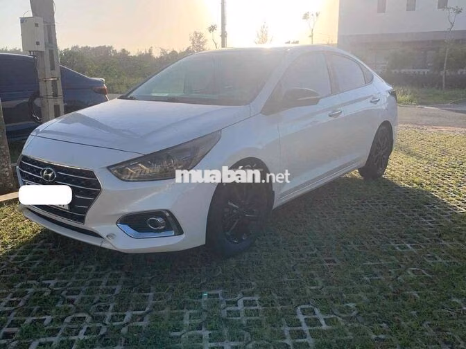 Hyundai Accent Trắng 5 chỗ