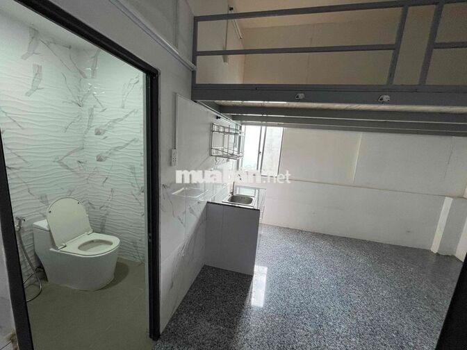 Phòng Có Gác Cửa Sổ NGuyễn Văn Quá CVPM Quang Trung