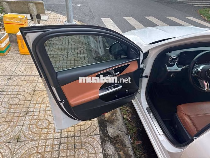 Mercedes-Benz C200 rất mới