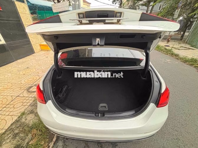 Mercedes-Benz C200 rất mới