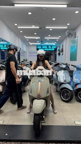 Cần gấp thợ , dọn xe , bán xe Vespa tại Phú Nhuận