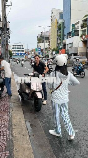 Cần gấp thợ , dọn xe , bán xe Vespa tại Phú Nhuận