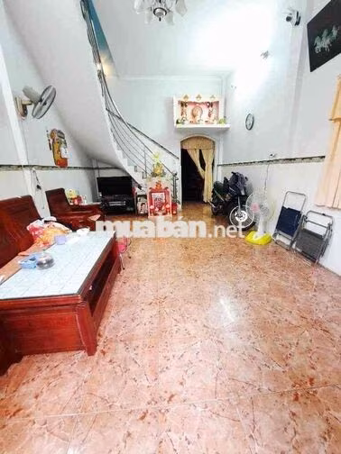 Nhà sát cầu Chà Và Quận 8. ngang 4m x 16m, 2 Tầng, sổ riêng, hơn 6 tỉ