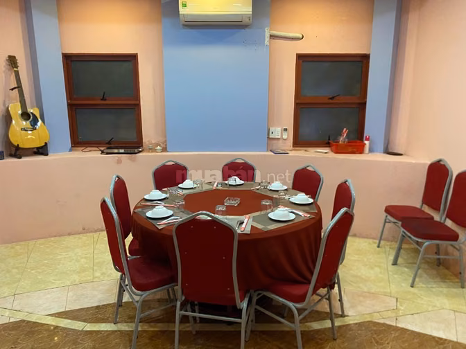 NHÀ HÀNG NẮNG CHIỀU CÂN TUYỂN NAM NỮ PHỤC VỤ, NỮ PHỤ BẾP