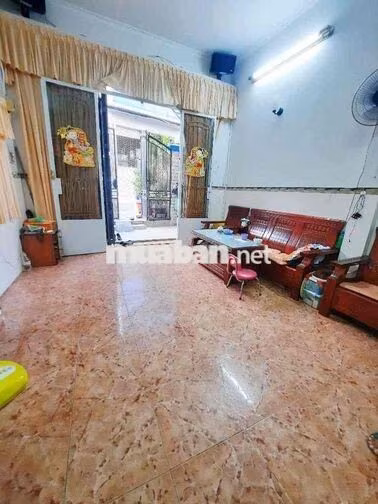 Nhà sát cầu Chà Và Quận 8. ngang 4m x 16m, 2 Tầng, sổ riêng, hơn 6 tỉ