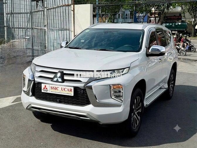 Mitsubishi Pajero 2.4L 4*4 Dầu 2022 Trắng