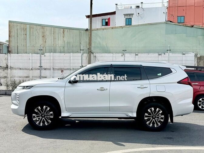 Mitsubishi Pajero 2.4L 4*4 Dầu 2022 Trắng
