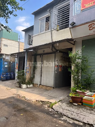 Dãy nhà trọ 301m2 đất, gồm 14 phòng sát mặt tiền đường Nguyễn Văn Quá