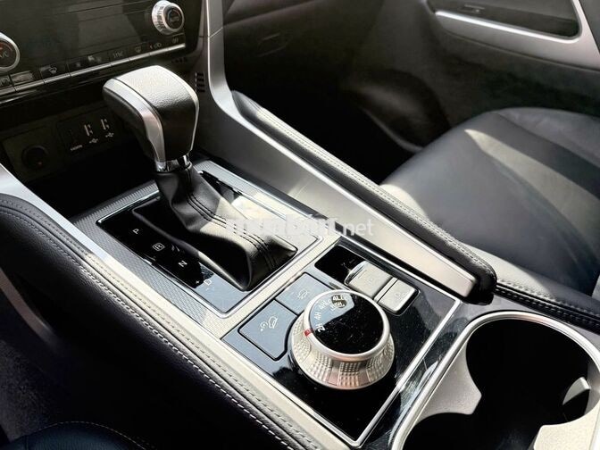 Mitsubishi Pajero 2.4L 4*4 Dầu 2022 Trắng