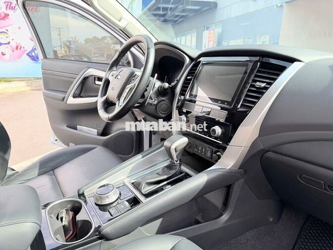 Mitsubishi Pajero 2.4L 4*4 Dầu 2022 Trắng