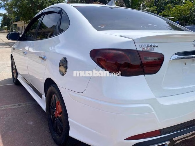 Hyundai Elantra Sports 1.6 Trắng 5 chỗ
