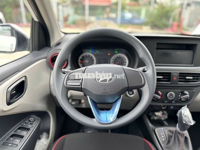 Hyundai i10 Sedan AT Tiêu Chuẩn 2025 Trắng