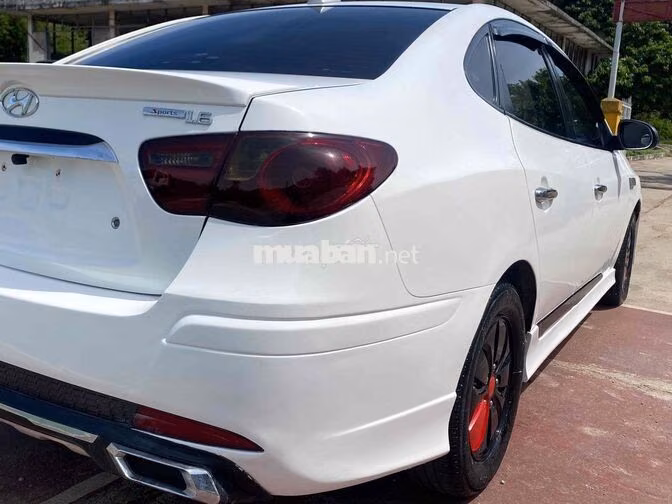Hyundai Elantra Sports 1.6 Trắng 5 chỗ