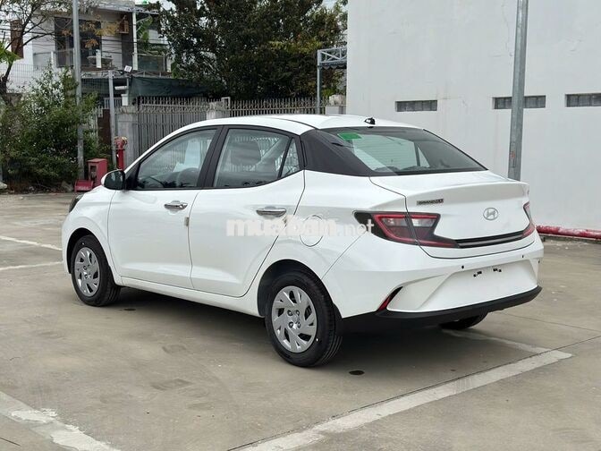 Hyundai i10 Sedan AT Tiêu Chuẩn 2025 Trắng