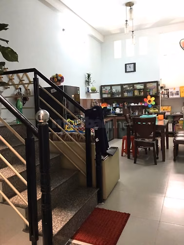 Nhà MT Lê Quốc Trinh 3.4x18m đúc 4 tầng đường 13m khu dân trí cao
