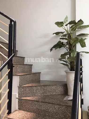Nhà MT Lê Quốc Trinh 3.4x18m đúc 4 tầng đường 13m khu dân trí cao