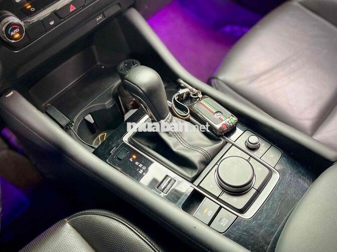 Mazda 3 Luxury 2021 Đỏ pha lê 26.000 km