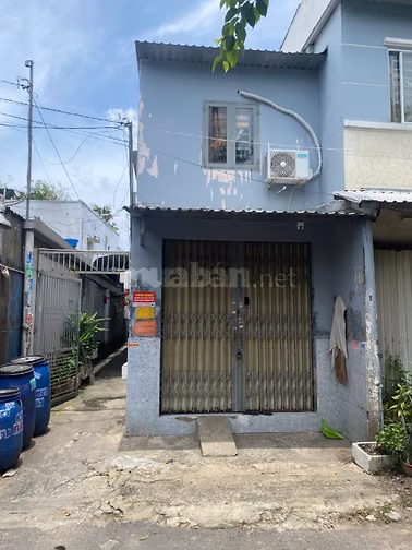Dãy nhà trọ 301m2 đất, gồm 14 phòng sát mặt tiền đường Nguyễn Văn Quá