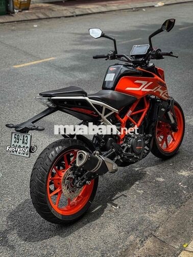 KTM Duke 390 27.500 km Cam, Đen
