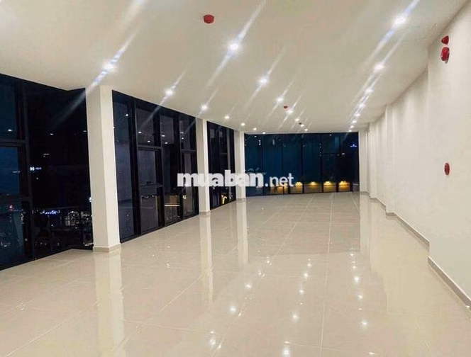Cho thuê nhà mặt tiền 3 tầng mới Đường Điện Biên Phủ- ngang 7.5m