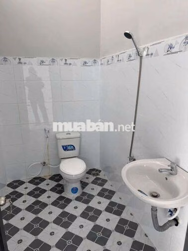 CHO THUÊ NGUYÊN CĂN MẶT BẰNG TẦNG TRỆT  DT RỘNG TIỆN MUA BÁN - KHO