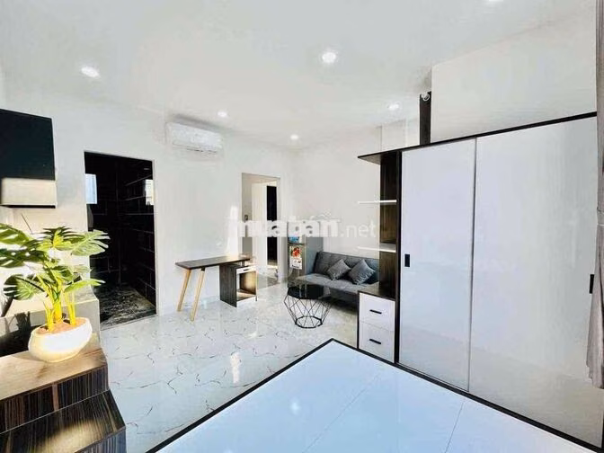 🏡 Phòng Ngủ Ban Công Thoáng Mát – Đầy Đủ Tiện Nghi, Dọn Vào Ở Ngay