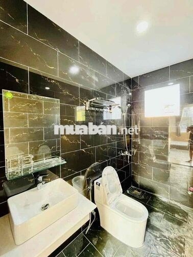 🏡 Phòng Ngủ Ban Công Thoáng Mát – Đầy Đủ Tiện Nghi, Dọn Vào Ở Ngay