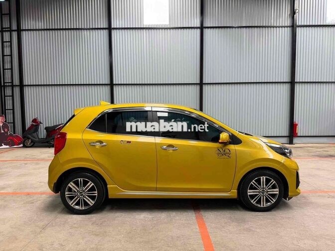 Kia Morning GT Line 2021 phom mới