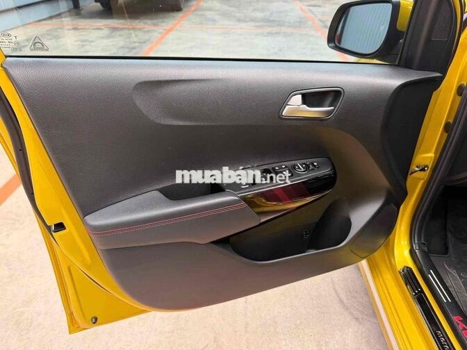 Kia Morning GT Line 2021 phom mới