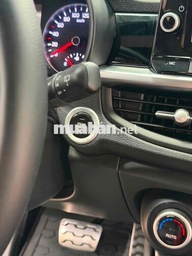 Kia Morning GT Line 2021 phom mới