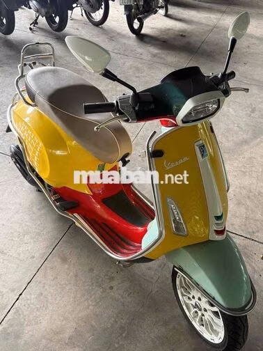 Piaggio Vespa Sprint 150cc Vàng, đỏ, xanh 3700km