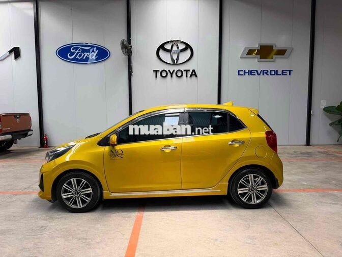 Kia Morning GT Line 2021 phom mới
