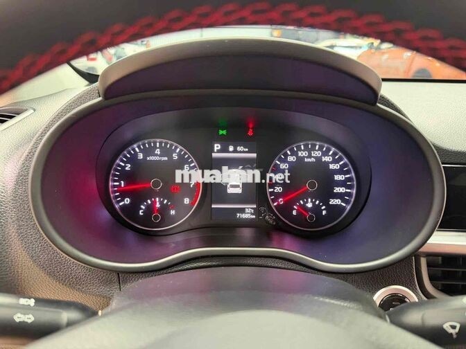 Kia Morning GT Line 2021 phom mới