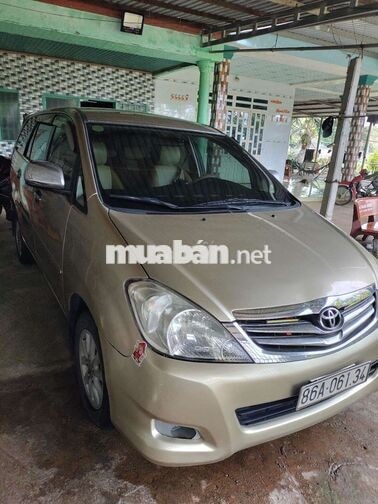 Toyota Innova 7 chỗ Vàng cát Số sàn