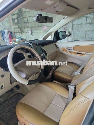 Toyota Innova 7 chỗ Vàng cát Số sàn