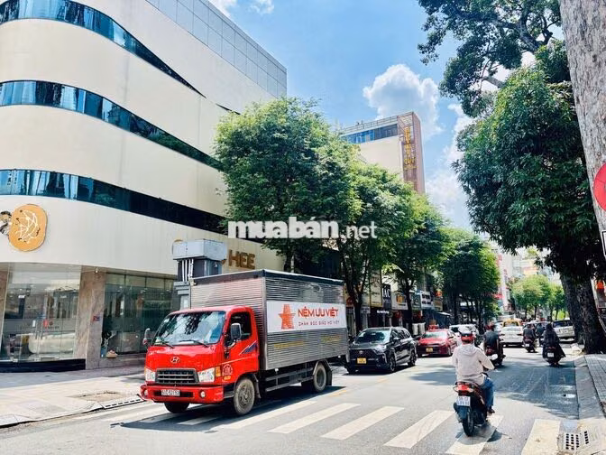 Cho thuê mặt tiền đường Hoàng Việt Tân Bình- 12x25m-3 lầu-Giá: 60tr