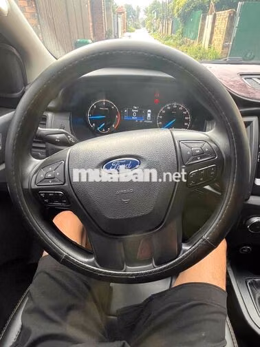 Ford Ranger XLS MT 1 cầu Trắng Số sàn