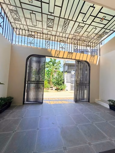 Bán nhà 3 phòng ngủ 80m2 sát ngã Ba Giồng Hóc Môn sẵn nội thất
