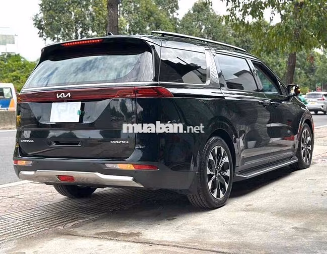 KIA Carnival Signature 2.2D 2023 Đen 73.000 km