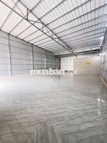 Nhà 10x17m trống suốt kdc Hồng Loan